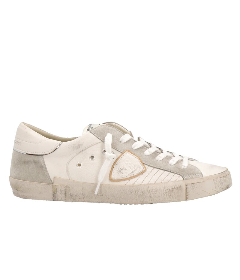 The PRSX sneaker in all-white puts a modern spin on ‘80s skate style with a worn-effect leather and suede upper, handcrafted rubber sole, and street-inspired details.