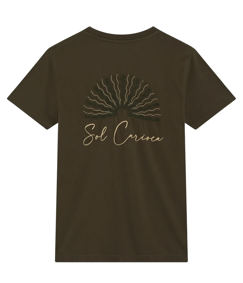 Crew-neck t-shirt in medium-weight organic cotton with Sol Carioca embroidery on the chest and back. Regular fit with side slits.