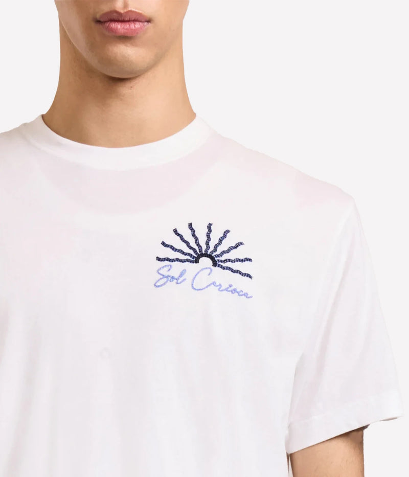 Crew-neck t-shirt in medium-weight organic cotton with Sol Carioca embroidery on the chest and back. Regular fit with side slits.