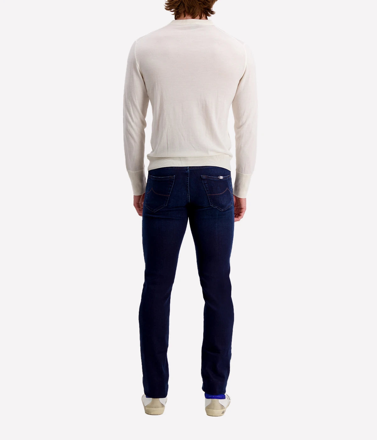 14-micron Merino wool sweater – lightweight, breathable knit for year-round wear. Soft and refined wardrobe essential.