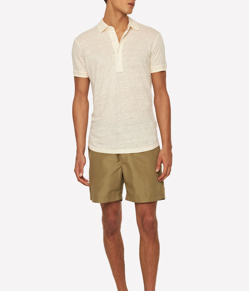 Men’s tailored linen polo shirt in Latte with structured collar, three-button placket, and shaped hem for a refined summer look