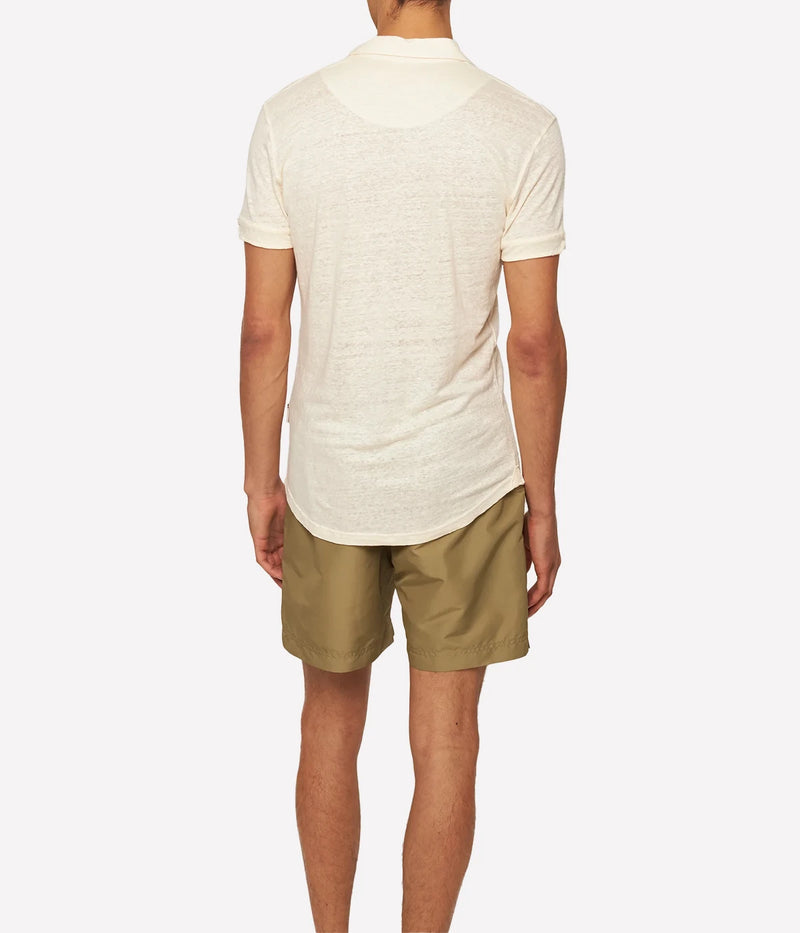 Men’s tailored linen polo shirt in Latte with structured collar, three-button placket, and shaped hem for a refined summer look