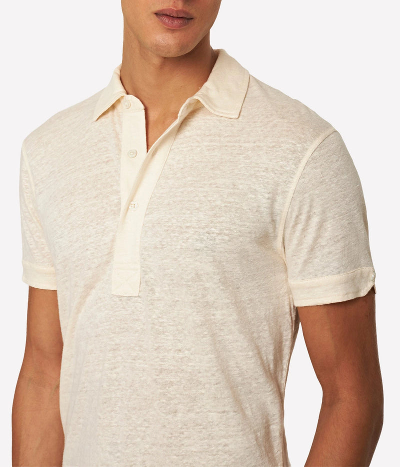 Men’s tailored linen polo shirt in Latte with structured collar, three-button placket, and shaped hem for a refined summer look