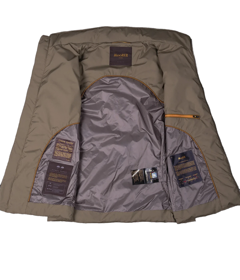 Senio Vest in Army Green by MooRER, featuring water-repellent lightweight fabric, synthetic feather-effect padding, double-zip front closure, and zippered pockets. Made in Italy.