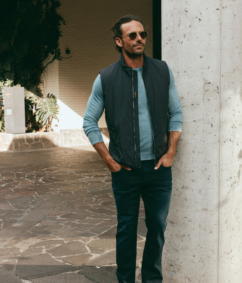 Senio Vest in Navy by MooRER, featuring water-repellent lightweight fabric, synthetic feather-effect padding, double-zip front closure, and zippered pockets. Made in Italy.