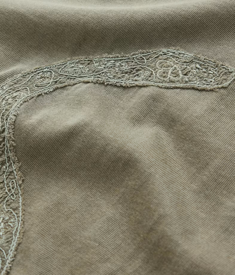 Men's green embroidered snake t-shirt in organic cotton with regular fit and wraparound tonal design.