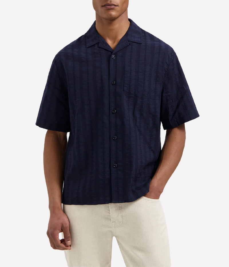 Men's loose-fit short-sleeve resort shirt with a vertical jacquard floral-stripe pattern and resort collar, ideal for summer styling