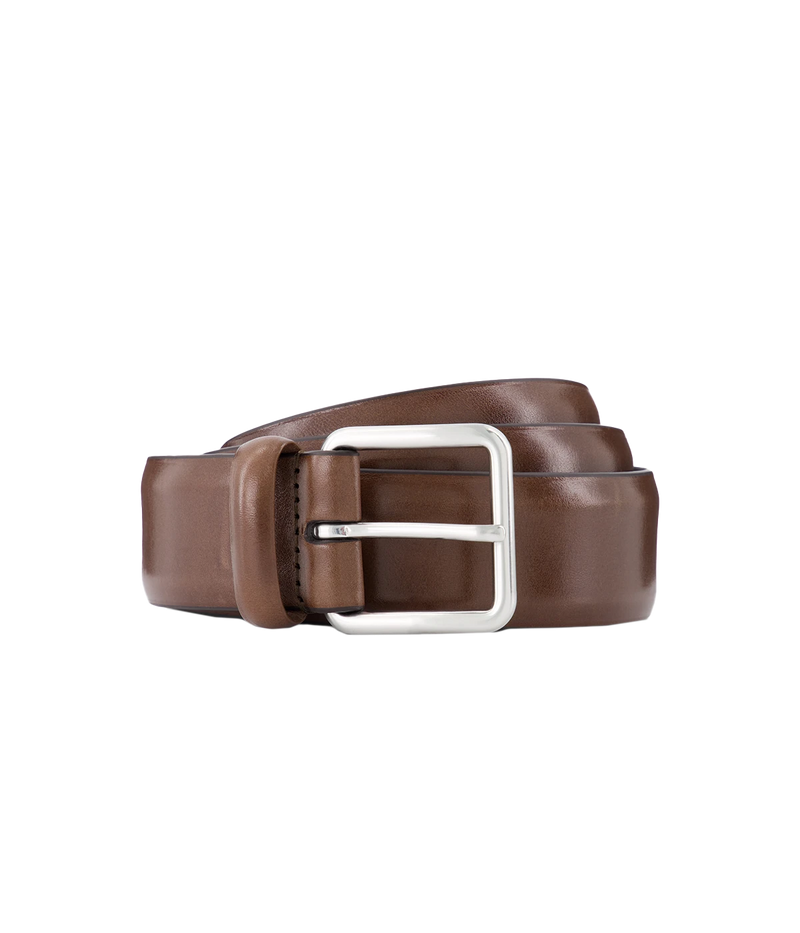 Anderson’s calfskin leather belt, crafted in Italy with premium leather and a stylish metal buckle for a sleek, sophisticated finish.