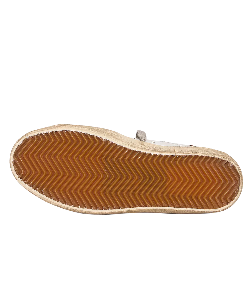 The Golden Goose Super-Star Sneakers in White, Ice & Light Brown feature leather uppers with a distressed finish for a vintage-inspired look. A brown accent at the heel adds a stylish touch, while the iconic star motif on the side wall stands out. With a rubber sole and round toe, these sneakers combine effortless style and comfort, making them a versatile addition to any casual wardrobe.