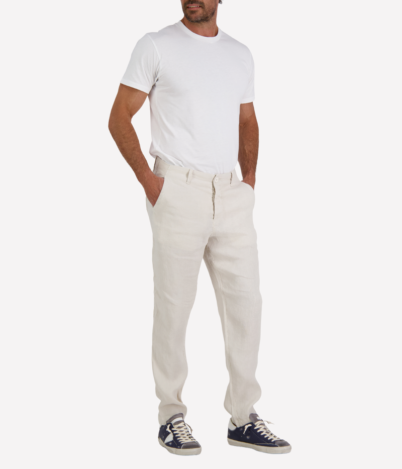 Men’s Transit linen blend trousers in light neutral tone with welt pockets and button closure, made in Italy.