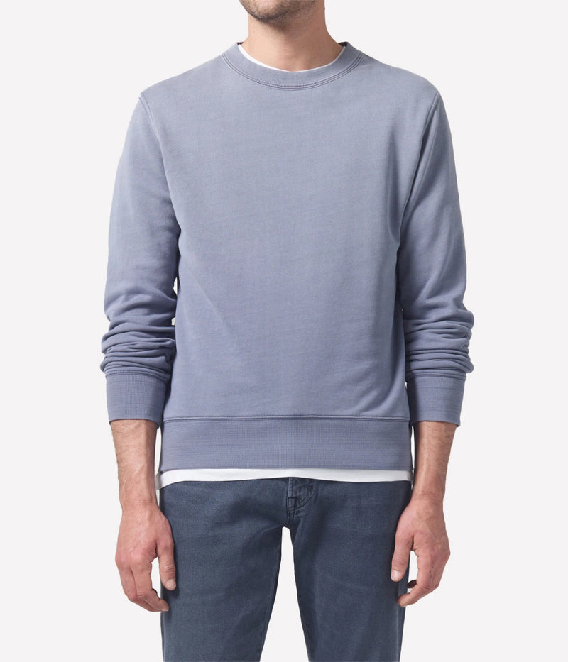 Vintage crewneck in 100% organic cotton, featuring a standard slim fit and indigo sueded fleece, softening over time, with detailed measurements for perfect layering.