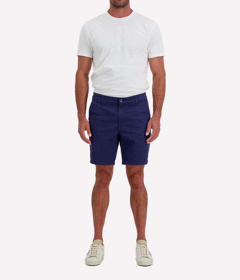 Wanderer Short in Stormy Night