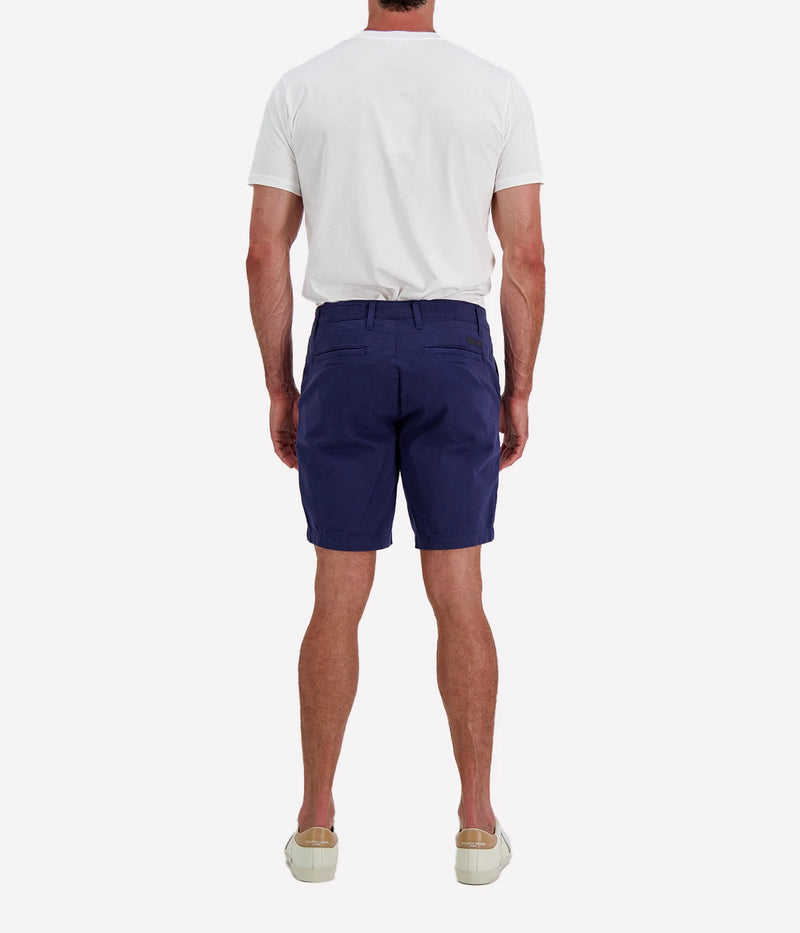 Wanderer Short in Stormy Night