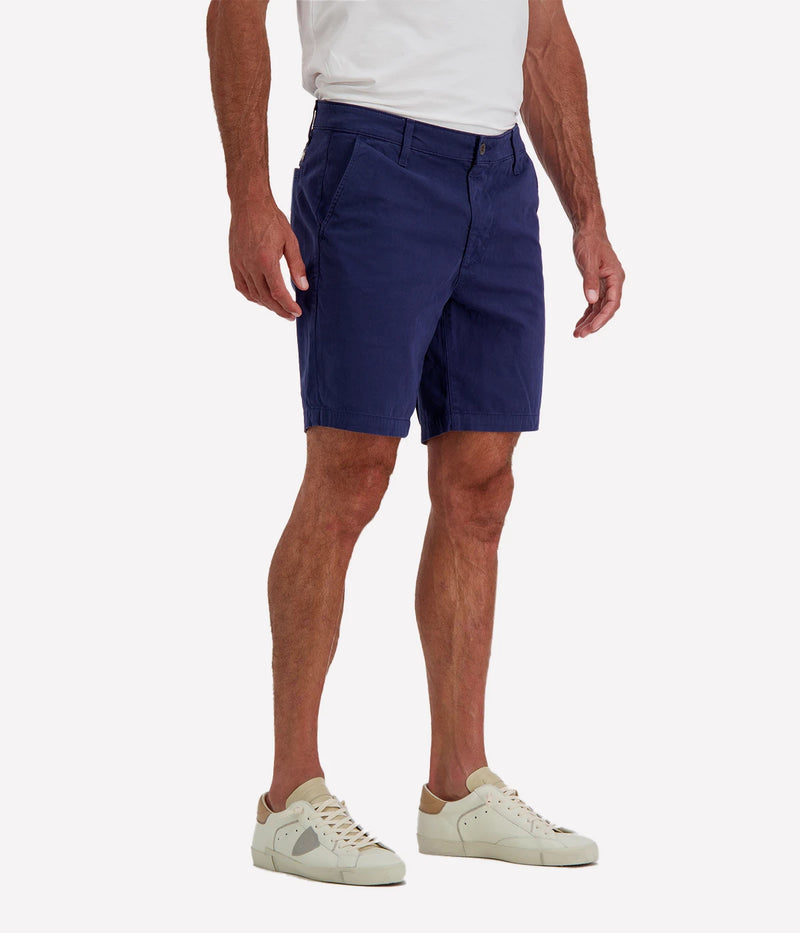 Wanderer Short in Stormy Night