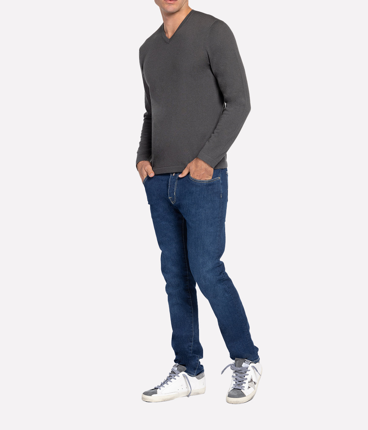 Semi Worsted Cashmere V Neck in Graphite