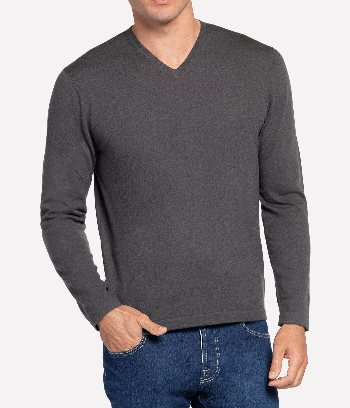 Semi Worsted Cashmere V Neck in Graphite