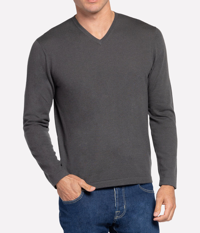 Semi Worsted Cashmere V Neck in Graphite