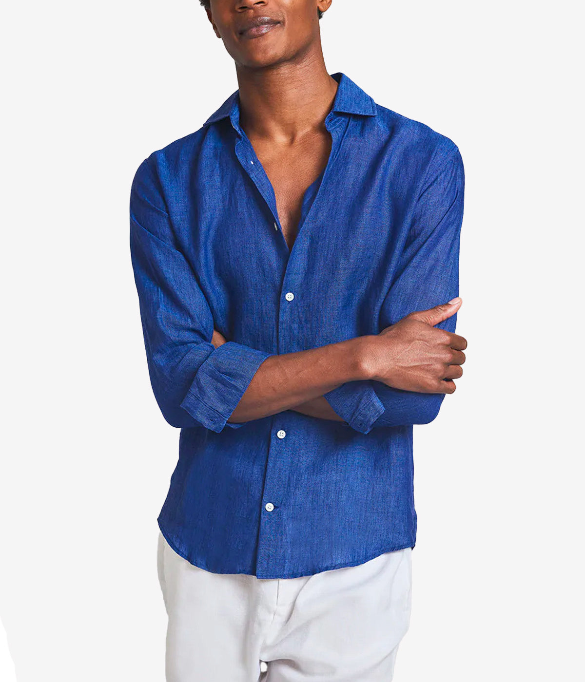 Front view of the Antonio Long Sleeve Linen Shirt by Frescobol Carioca, crafted from 100% fine Italian linen. This luxury men's dress shirt features a structured dress collar with stiffeners, imitation mother of pearl buttons, and a full placket. Designed in a regular fit, it blends relaxed tailoring with refined style for effortless occasion dressing.