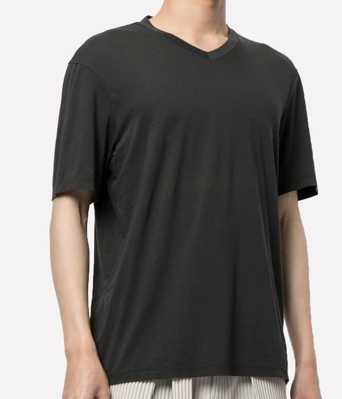 Luxe Lotus Jersey V Neck T-Shirt in Carbon