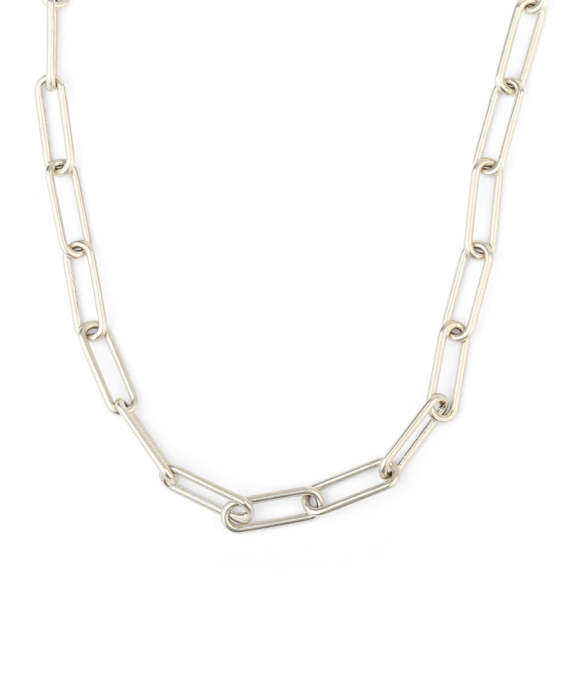 The Ovalado Necklace in Silver