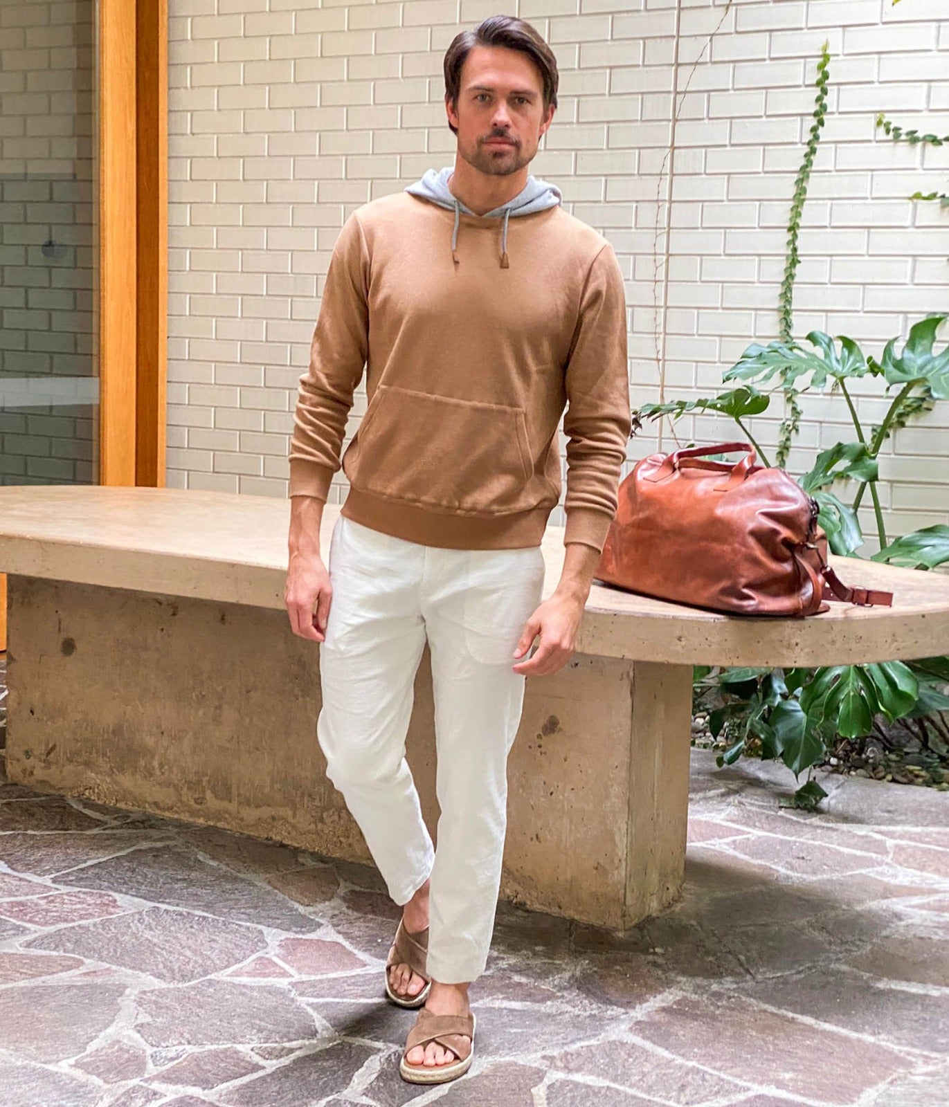 Hooded Sweatshirt in Camel