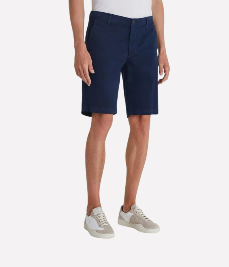 Wanderer Short in Midnight Berlin
